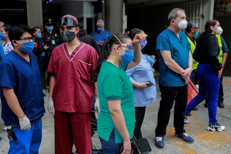 سكان العاصمة مكسيكو سيتي هرعوا إلى الشوارع