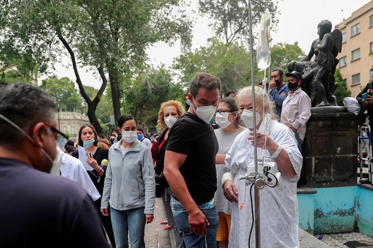 سكان العاصمة مكسيكو سيتي هرعوا إلى الشوارع