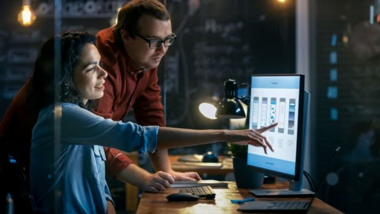 غالبية القوى العاملة أصبحت تعمل عن بعد