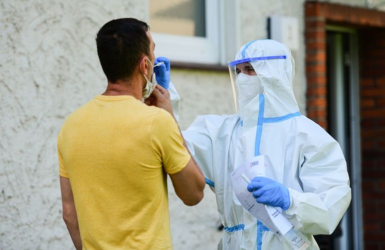 ارتفاع إصابات كورونا حول العالم