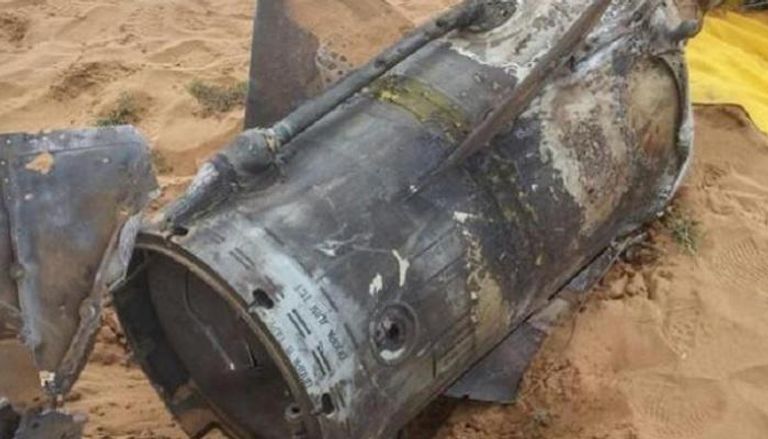 بقايا صاروخ حوثي دمرته الدفاعات السعودية- أرشيفية
