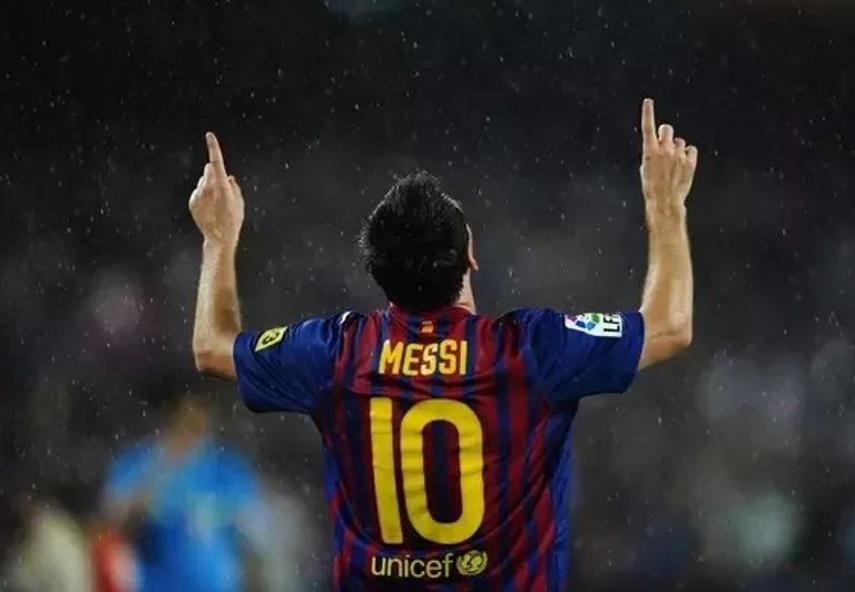 ليونيل ميسي مع أمه وجدته