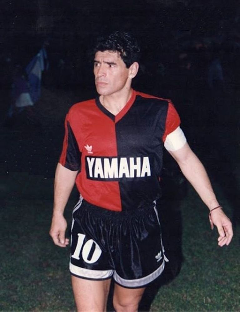 دييجو في أولد بويز ميسي ومارادونا