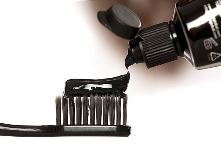 معجون أسنان الفحم