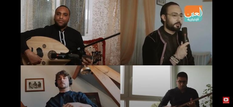 عبدالله المنصور عازف الدف ومنشد الفرقة