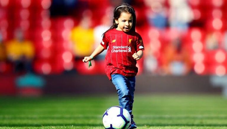 مكة نجلة المصري محمد صلاح مهاجم ليفربول الإنجليزي