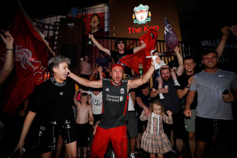 124-014134-liverpool-premier-league-fans-champions-4.jpeg