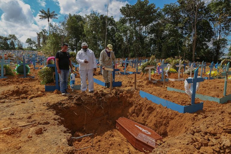 حفار القبور البرازيلي إيزاياس ناسيمنتو