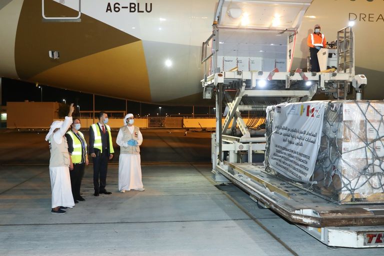 الطائرة تحتوي على 15 طنا من المساعدات الطبية والغذائية