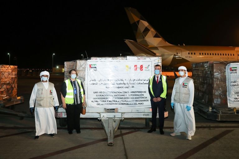 الطائرة تحتوي على 15 طنا من المساعدات الطبية والغذائية