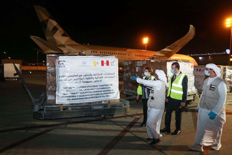 الطائرة تحتوي على 15 طنا من المساعدات الطبية والغذائية