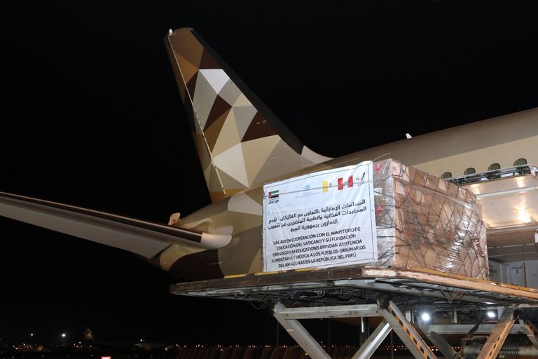 الطائرة تحتوي على 15 طنا من المساعدات الطبية والغذائية