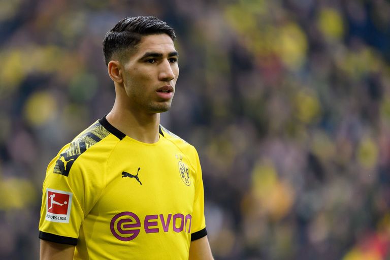 أشرف حكيمي لاعب بروسيا دورتموند الألماني