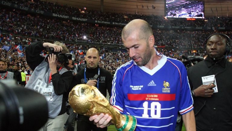 منتخب فرنسا 84