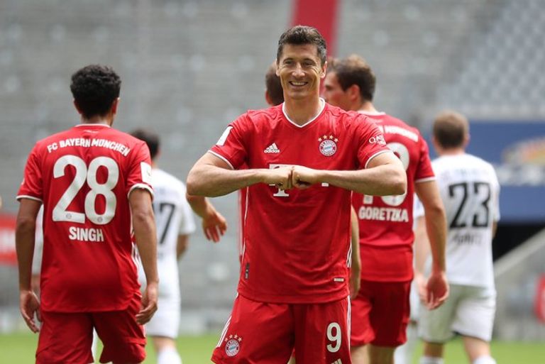 روبرت ليفاندوفسكي مهاجم بايرن ميونيخ بايرن ميونيخ