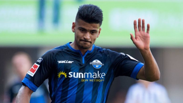 التونسي محمد دراجر المغربيان أشرف حكيمي وأمين حارث