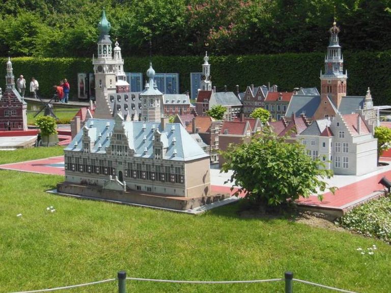 أوروبا المُصغرة في بلجيكا ملاهي ماجيك ووتر كيوب المائية  الصينية أحد المزارات الممتعة للأطفال