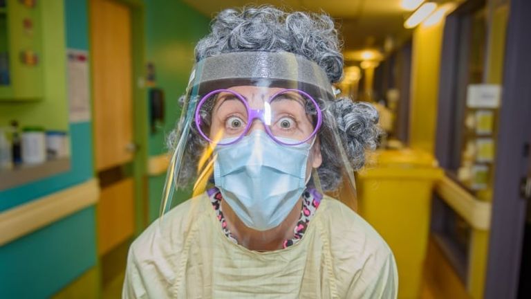 المهرجون يتعايشون مع