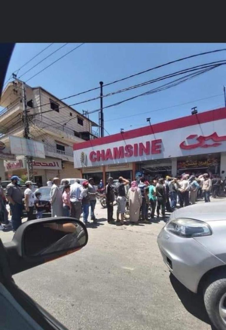 الطوابير باتت ظاهرة في شوارع لبنان 