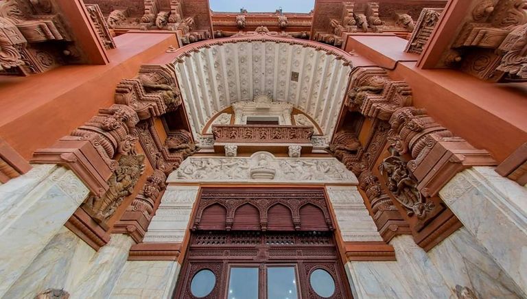 قصر البارون من الداخل