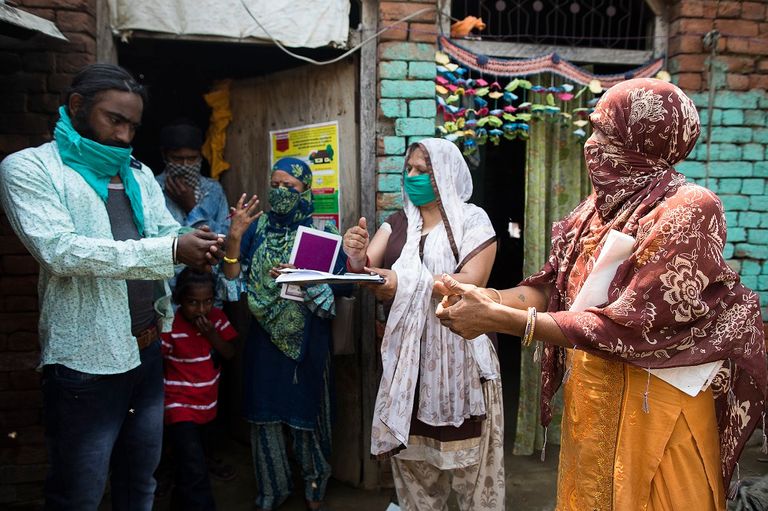 النساء يعملن في الخطوط الأمامية للمعركة ضد كورونا بالهند