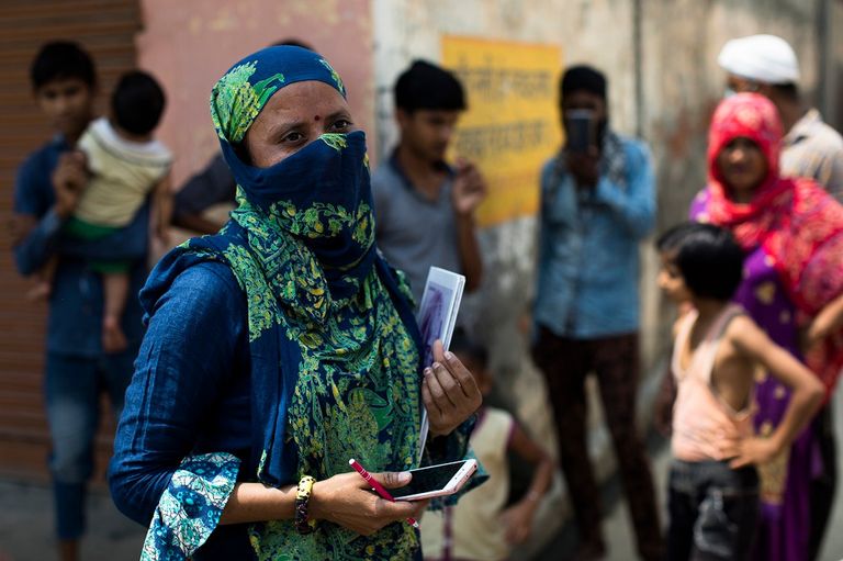 النساء يعملن في الخطوط الأمامية للمعركة ضد كورونا بالهند