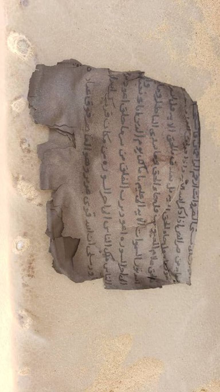 آلية عسكرية تابعة لخلية الحوثي بعد تدميرها