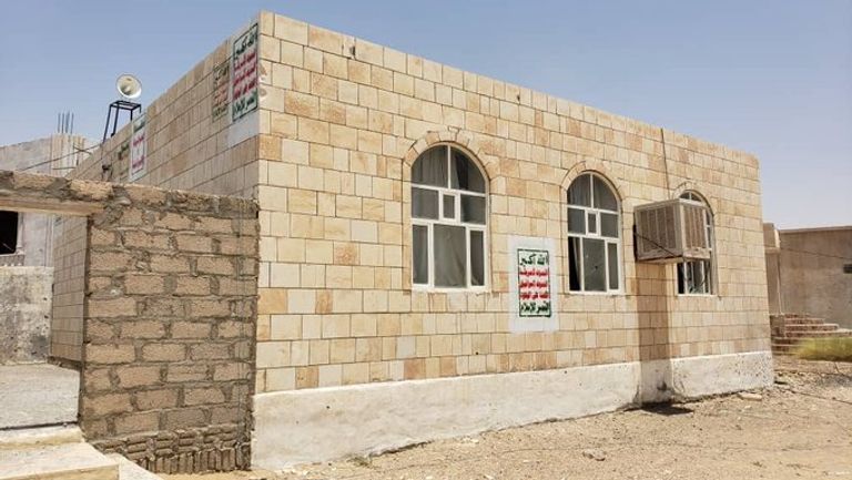 آلية عسكرية تابعة لخلية الحوثي بعد تدميرها