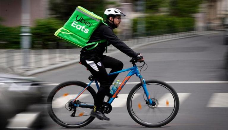 عامل لدى شركة بوستميتس لتوصيل الطلبات