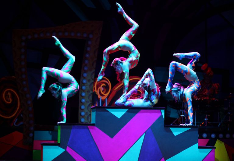 جانب من عروض فرقة "سيرك دو سوليي"