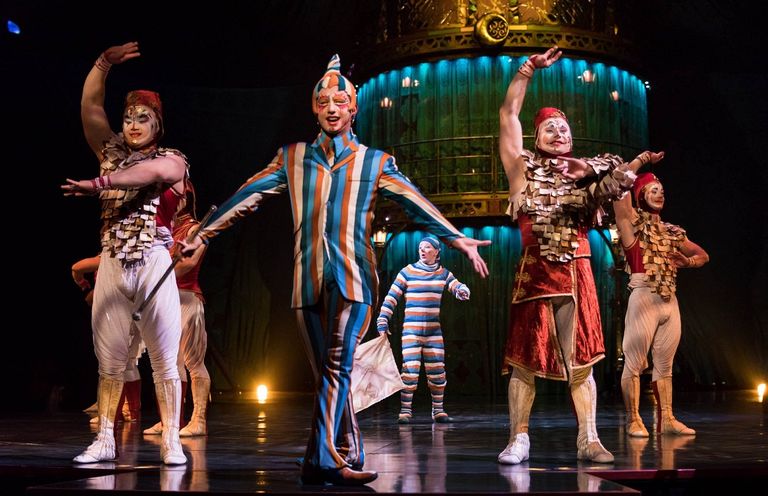 جانب من عروض فرقة "سيرك دو سوليي"