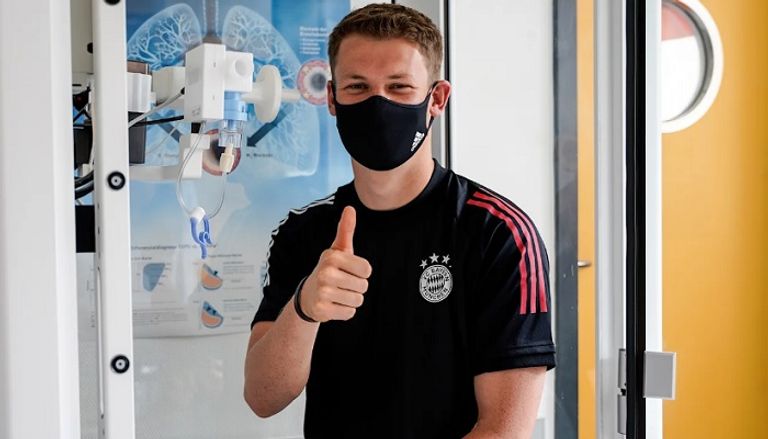 ألكسندر نوبل ومانويل نوير