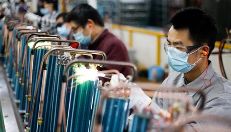 تسارع أنشطة المصانع بالصين لكن الجائحة تنال من المصدرين والتعافي