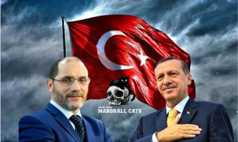 صورة صممها الجزائريون للدلالة على عمالة مقري لتركيا وأردوغان الإخواني الجزائري مقري يصافح أردوغان- أرشيفية