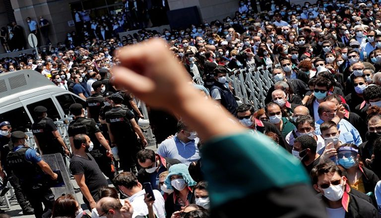 جانب من الاحتجاجات - رويترز جانب من الاحتجاجات - رويترز