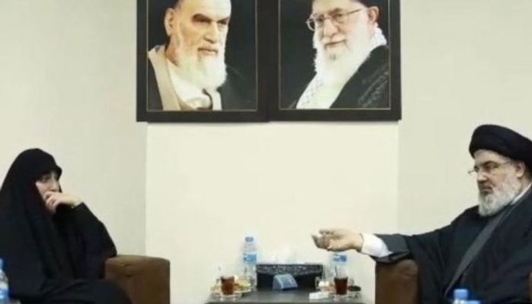 زينب سليماني مع حسن نصر الله زعيم مليشيا حزب الله - أرشيفية