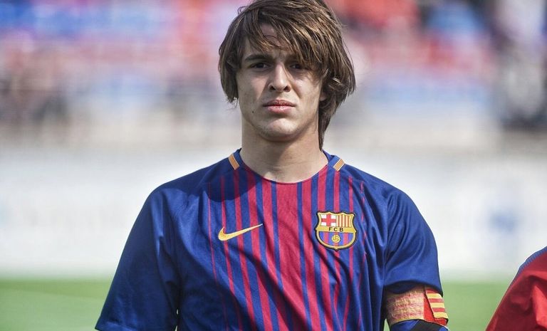 مورينو بقميص برشلونة المهاجم الإسباني الصاعد بابلو مورينو