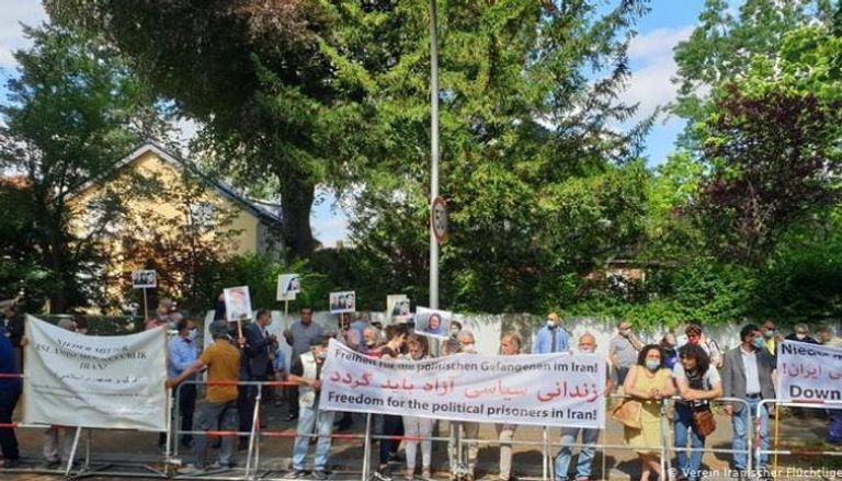 احتجاجات أمام سفارة طهران في برلين