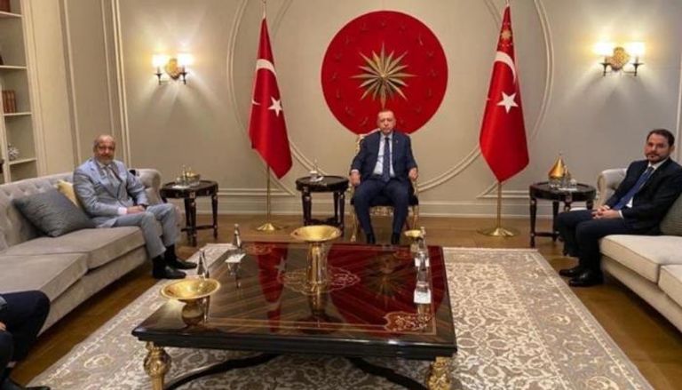 أردوغان خلال لقاء محافظ البنك المركزي الليبي في أنقرة 