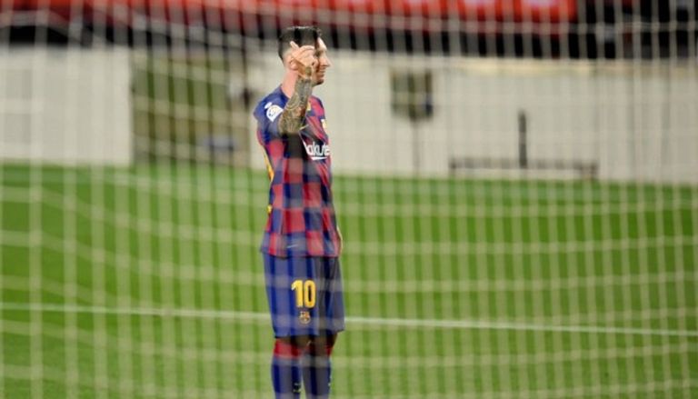 احتفال ميسي بهدفه الـ700