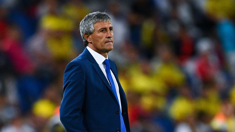 كيكي سيتين، المدير الفني لفريق برشلونة دييجو سيميوني وأنطوان جريزمان