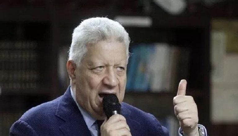 مرتضى منصور رئيس نادي الزمالك لافتة الزمالك نادي القرن