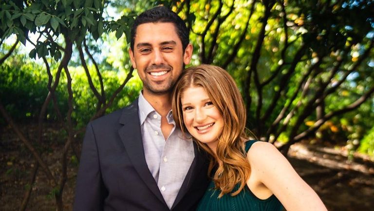 جينيفر مع والديها بيل وميلاندا جيتس