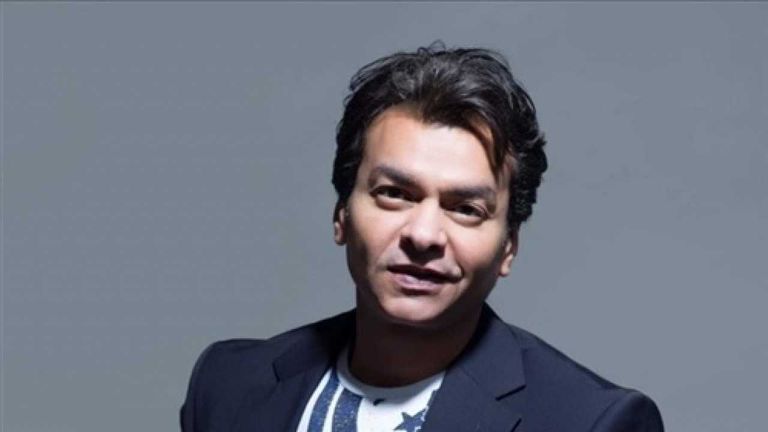 الفنان مصطفى قمر