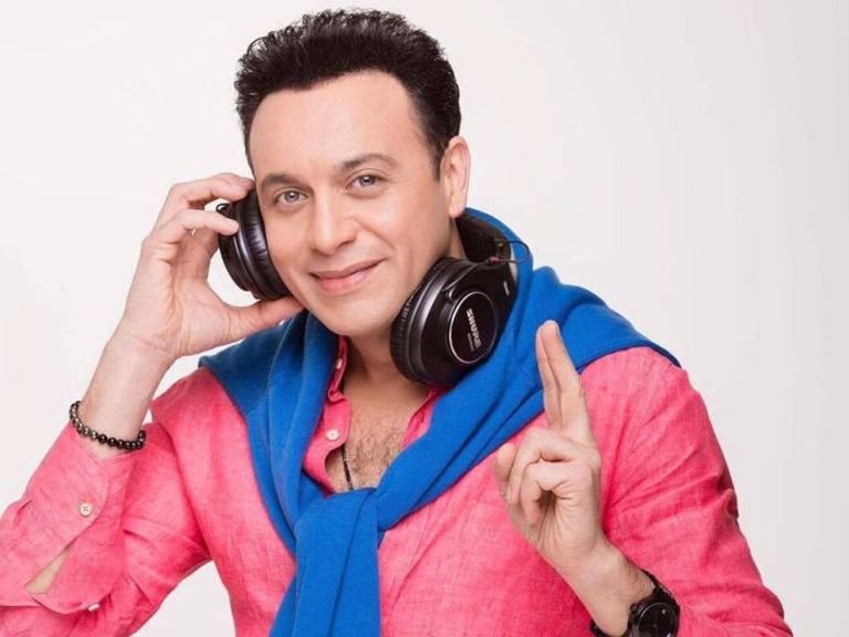 الفنان مصطفى قمر