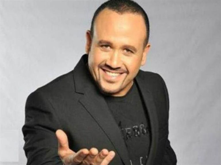 الفنان مصطفى قمر