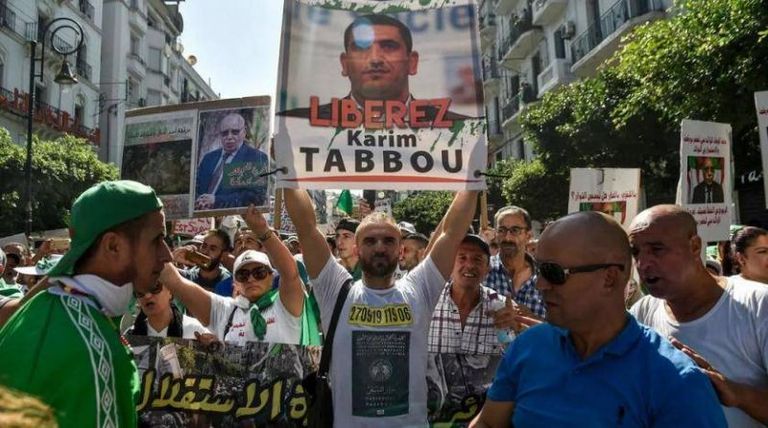 متظاهرون يطالبون بالإفراج عن كريم طابو