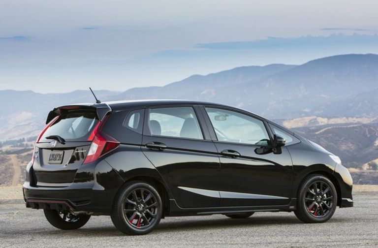 سيارة هوندا FIT فولكسفاجن Jetta