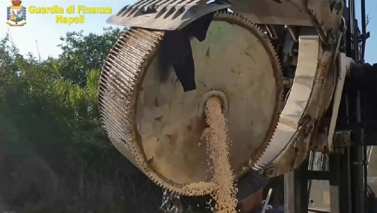 إيطاليا تصادر 14 طناً من الكبتاجون