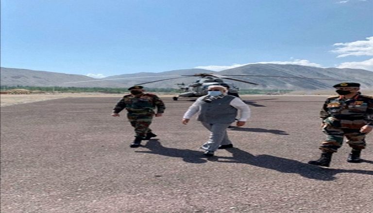 رئيس وزراء الهند خلال زيارته منطقة لاداخ بشمال الهيمالايا 